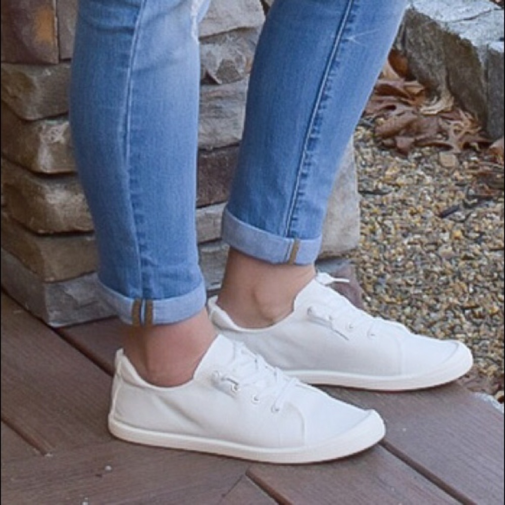 Comfort white canvas sneakers